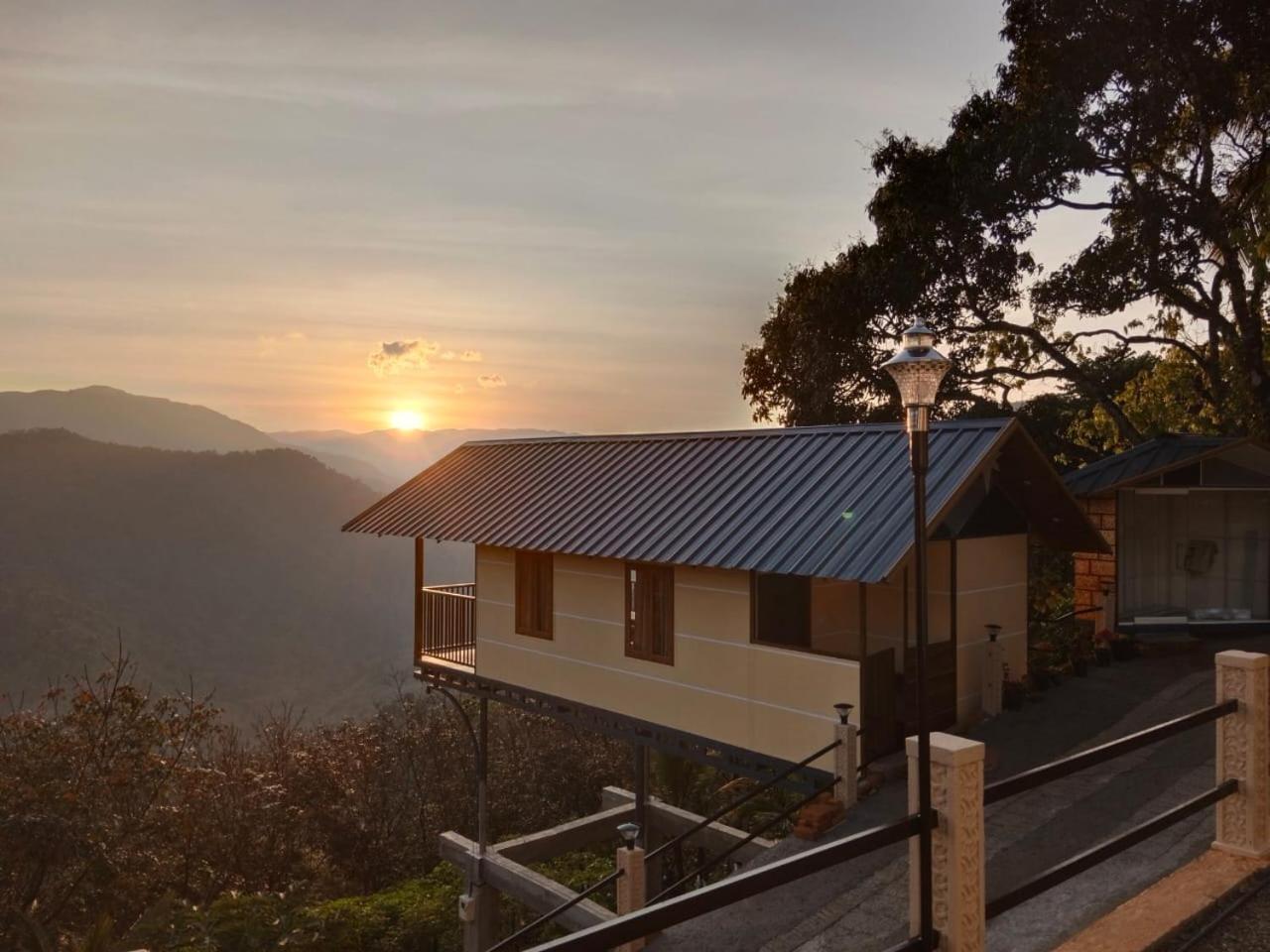 Cloudscape Homestay Pīrmed Екстериор снимка
