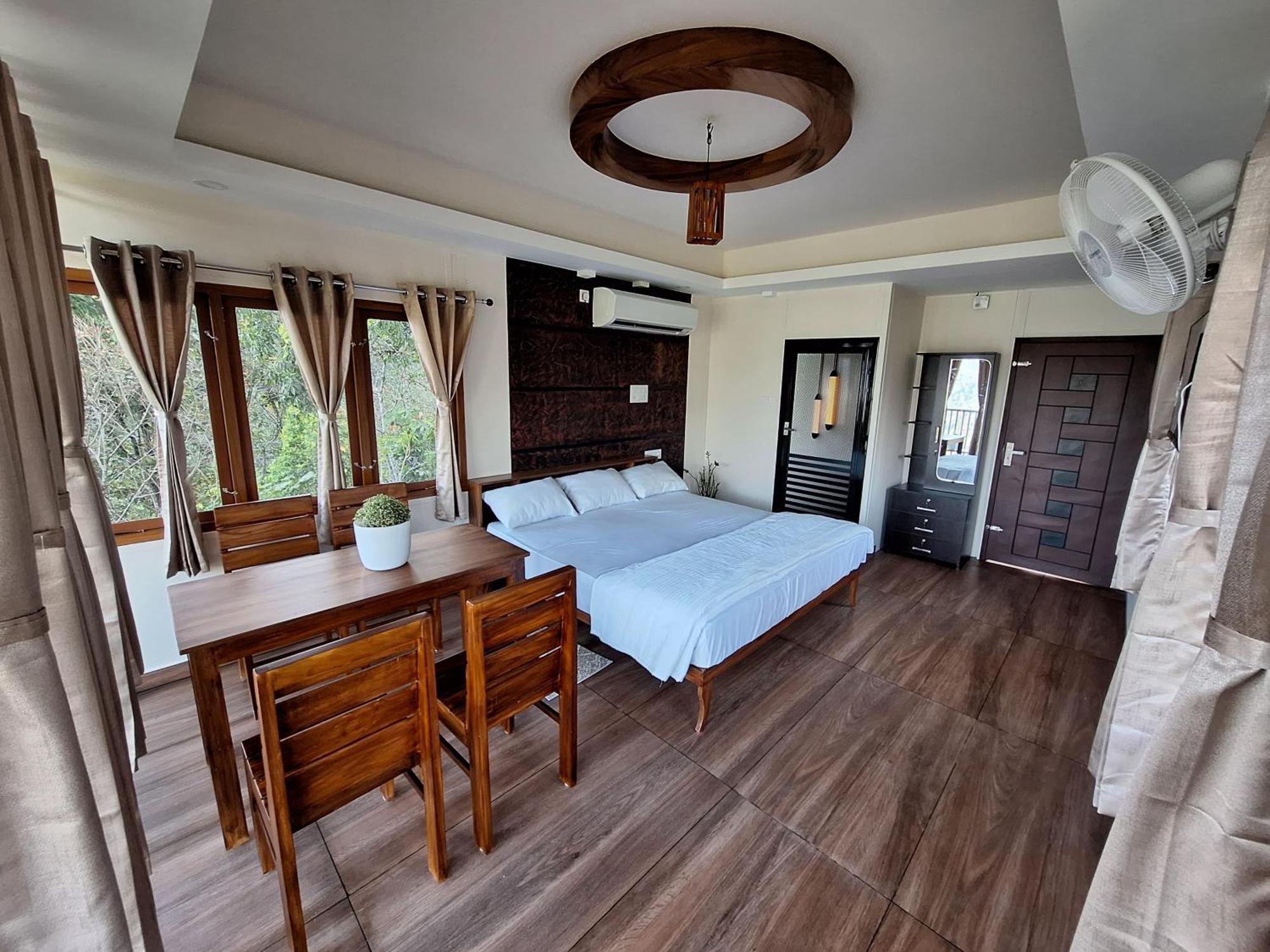Cloudscape Homestay Pīrmed Екстериор снимка