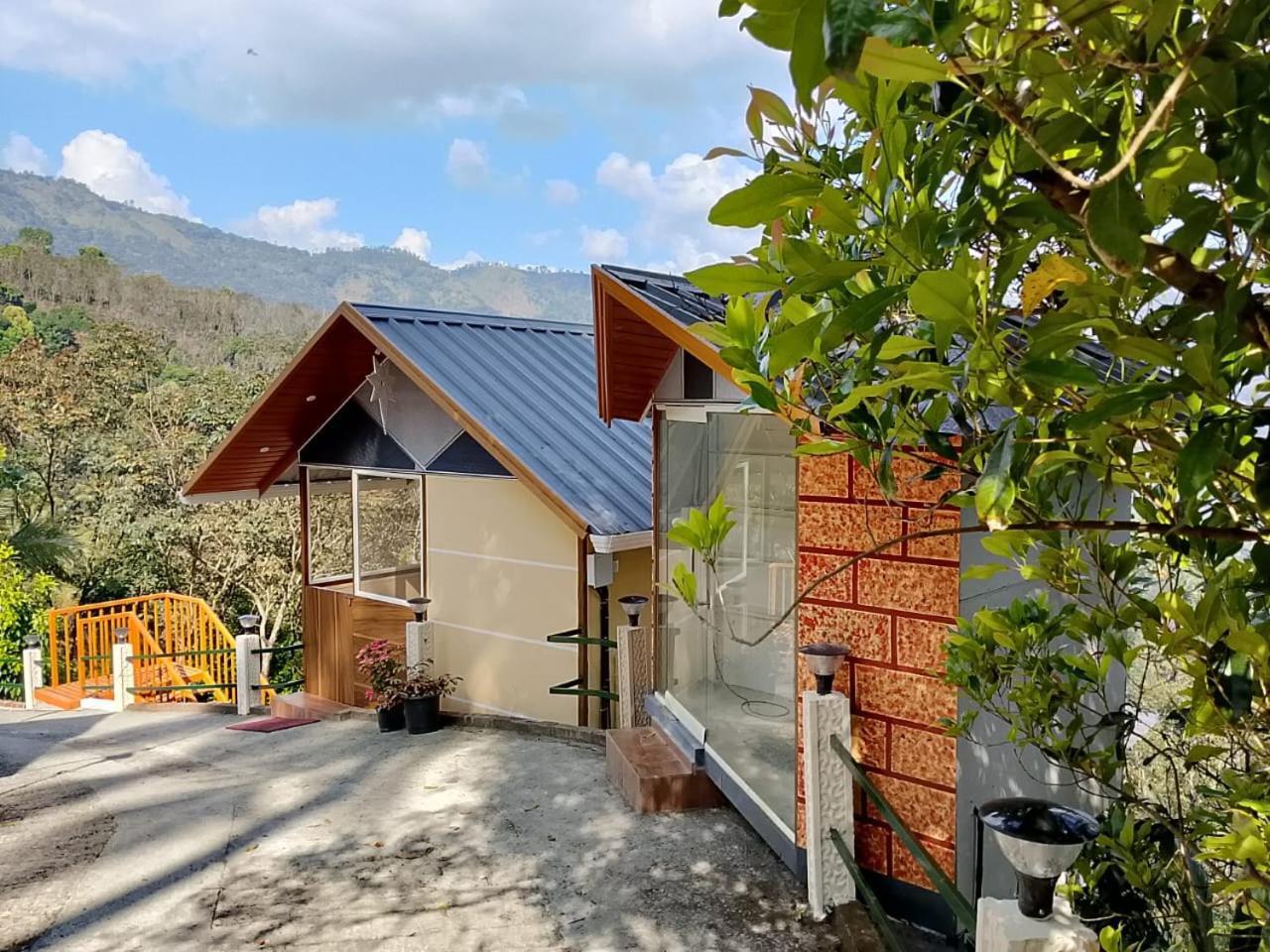 Cloudscape Homestay Pīrmed Екстериор снимка