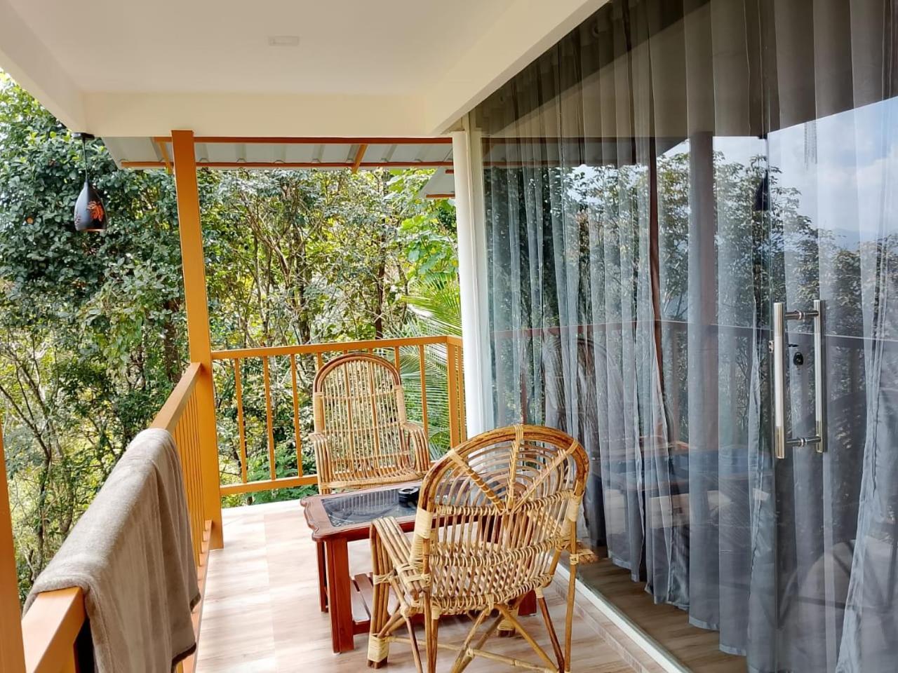 Cloudscape Homestay Pīrmed Екстериор снимка