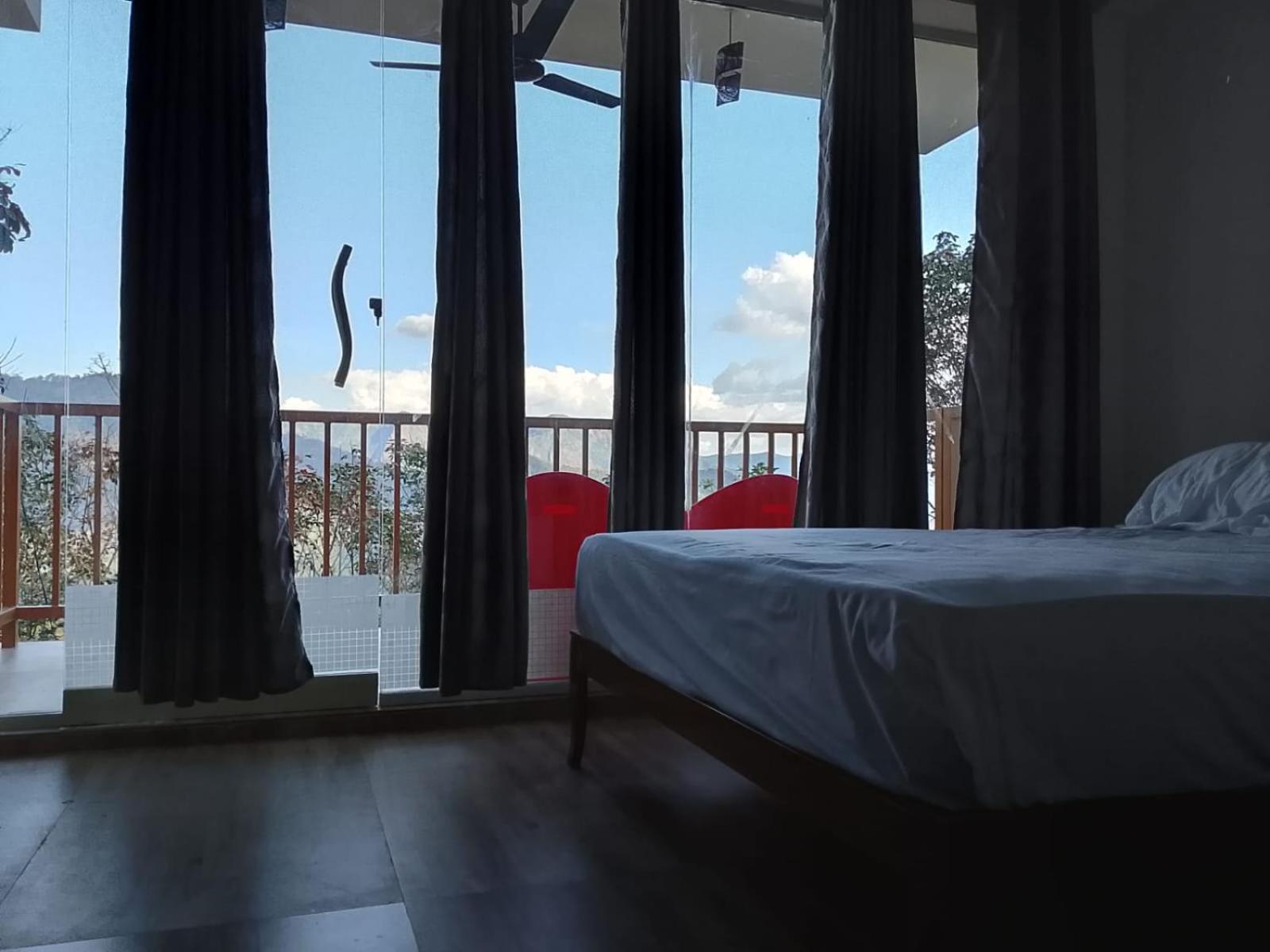 Cloudscape Homestay Pīrmed Екстериор снимка
